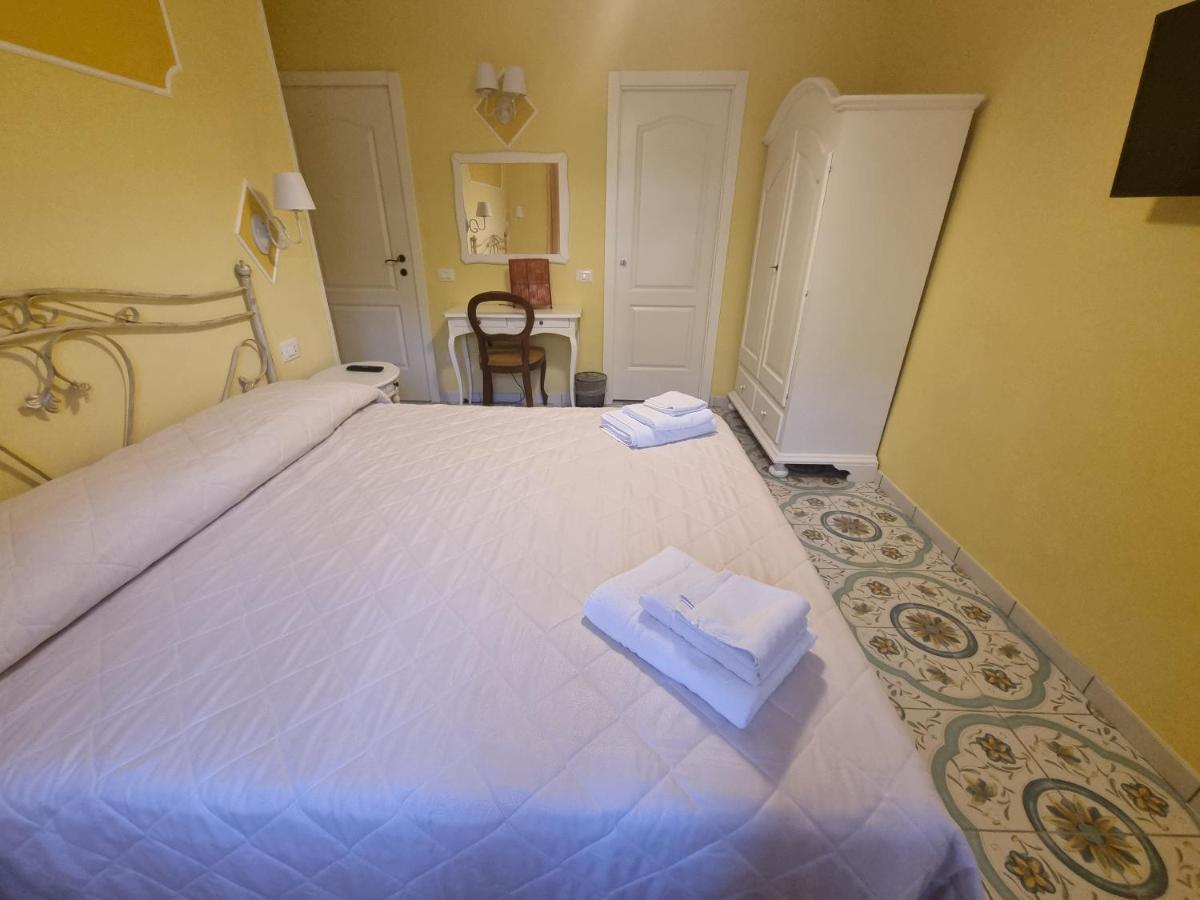 マラテーア Il Ruscello Bed & Breakfast エクステリア 写真