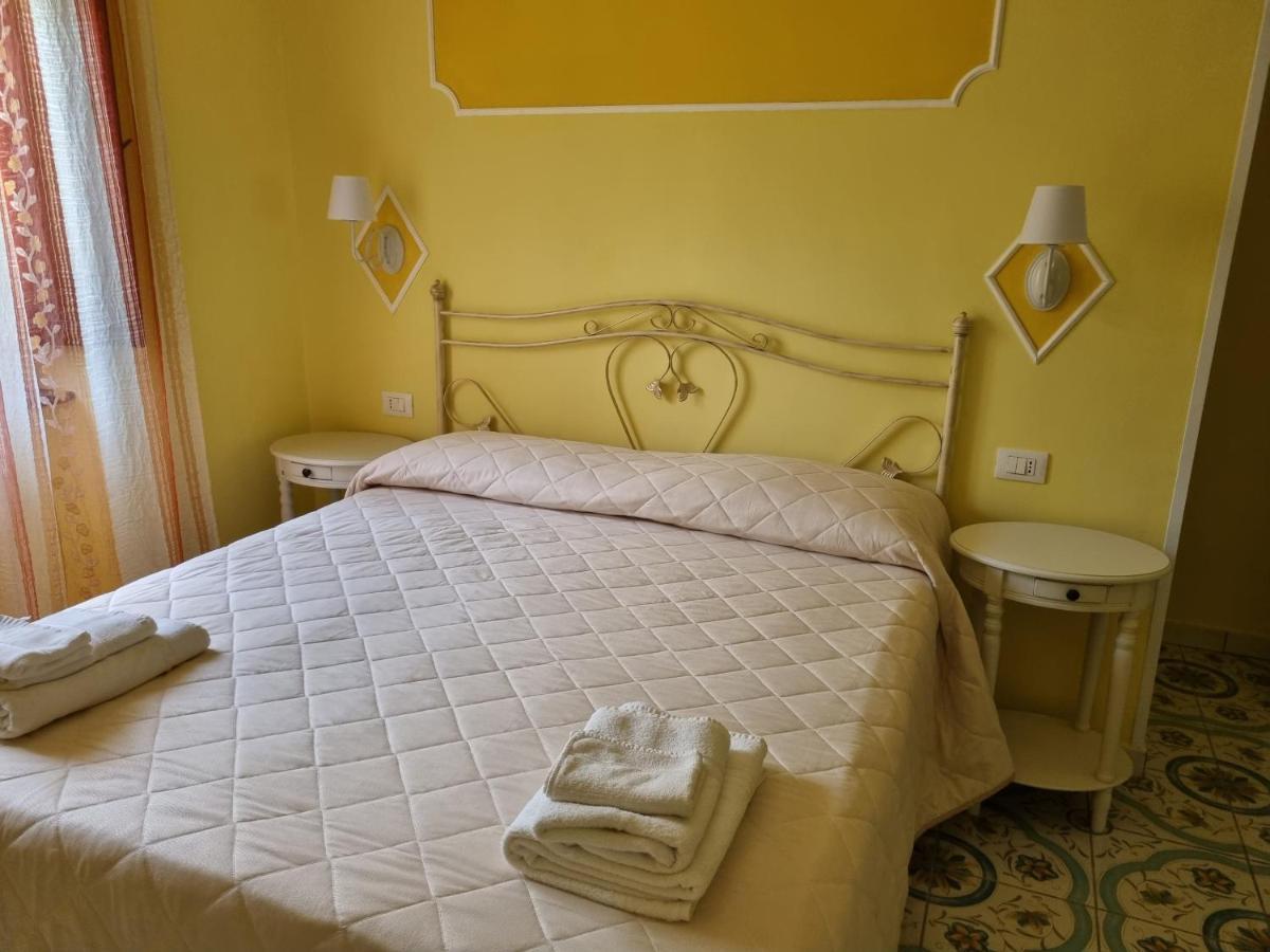 マラテーア Il Ruscello Bed & Breakfast エクステリア 写真