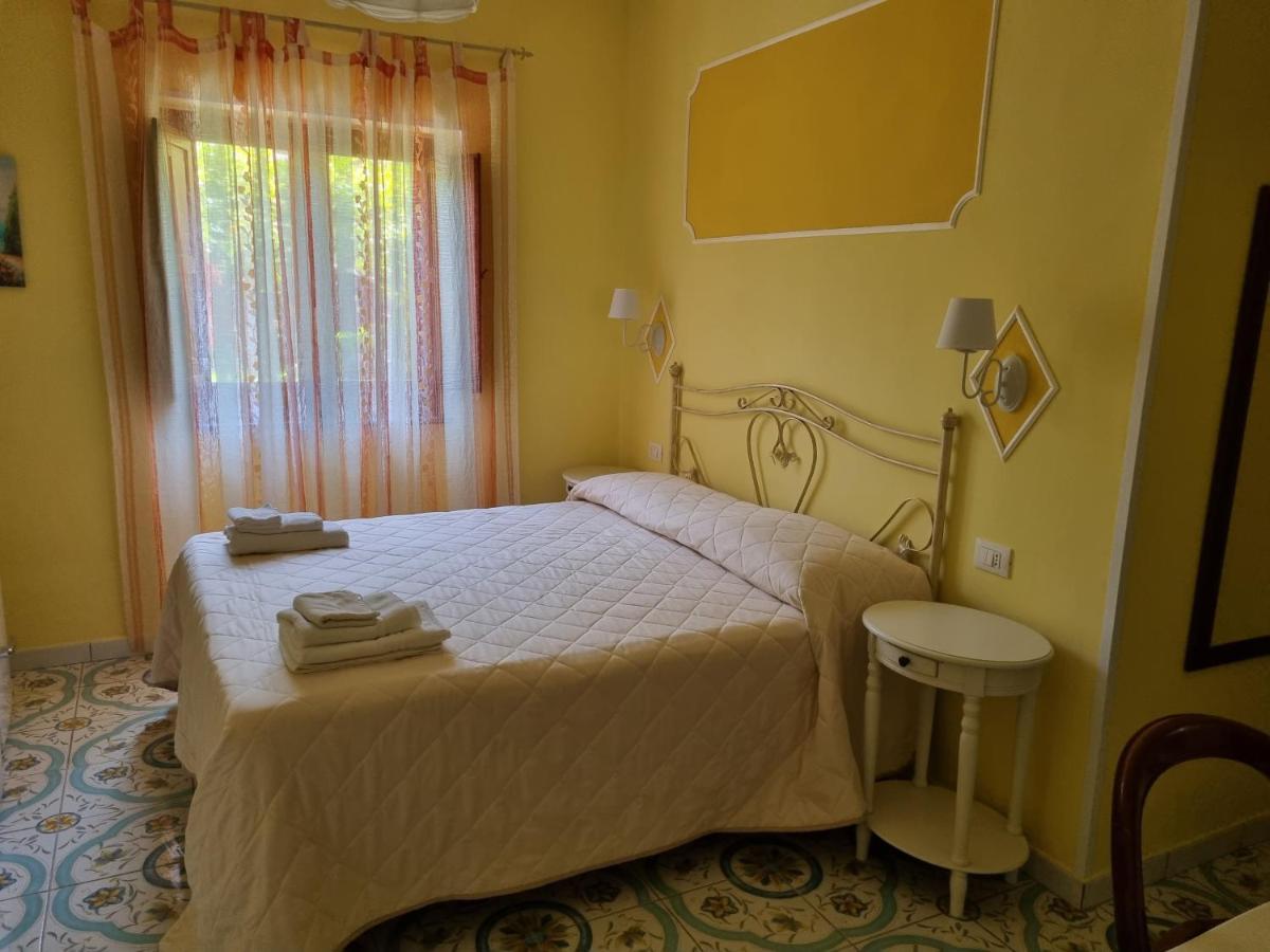 マラテーア Il Ruscello Bed & Breakfast エクステリア 写真