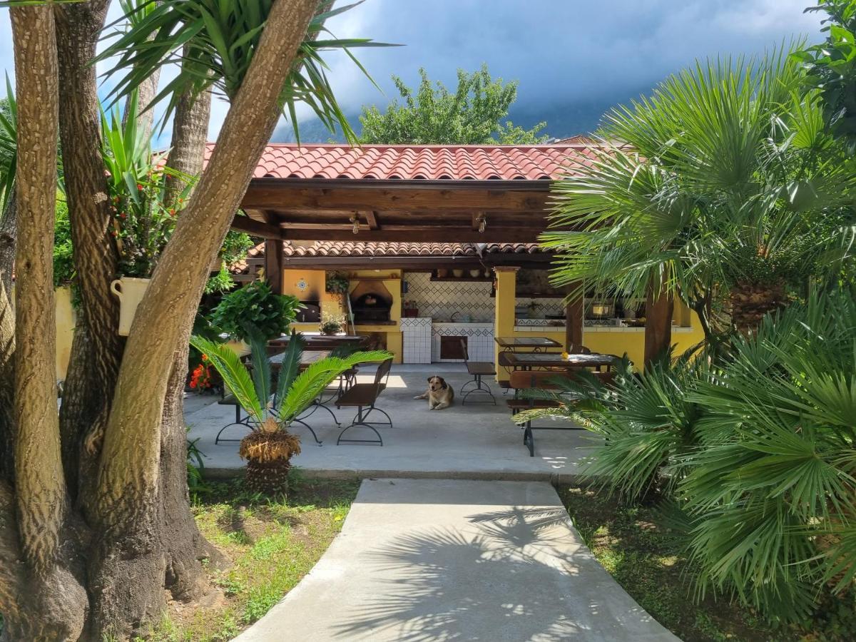 マラテーア Il Ruscello Bed & Breakfast エクステリア 写真